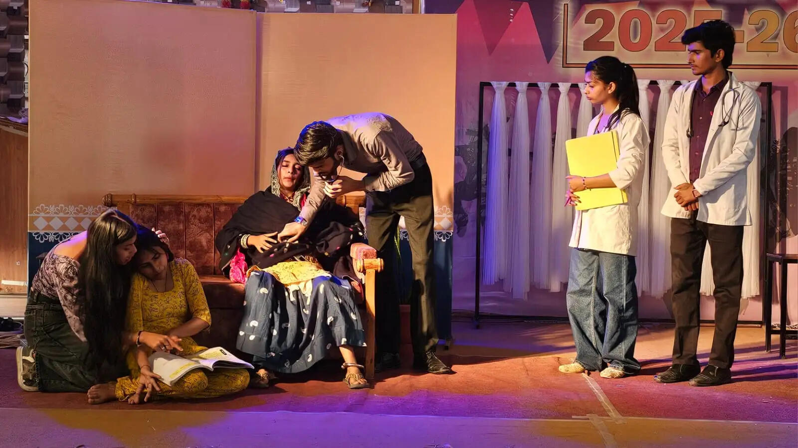 सिरसा के लॉर्ड शिवा कॉलेज में नाटक रबड़ी का मंचन