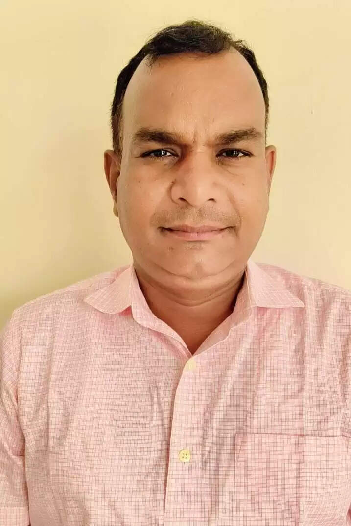 Chandrapal Tanwar and Home Guard jawans demanding 58 percent dearness allowance from Haryana CM.