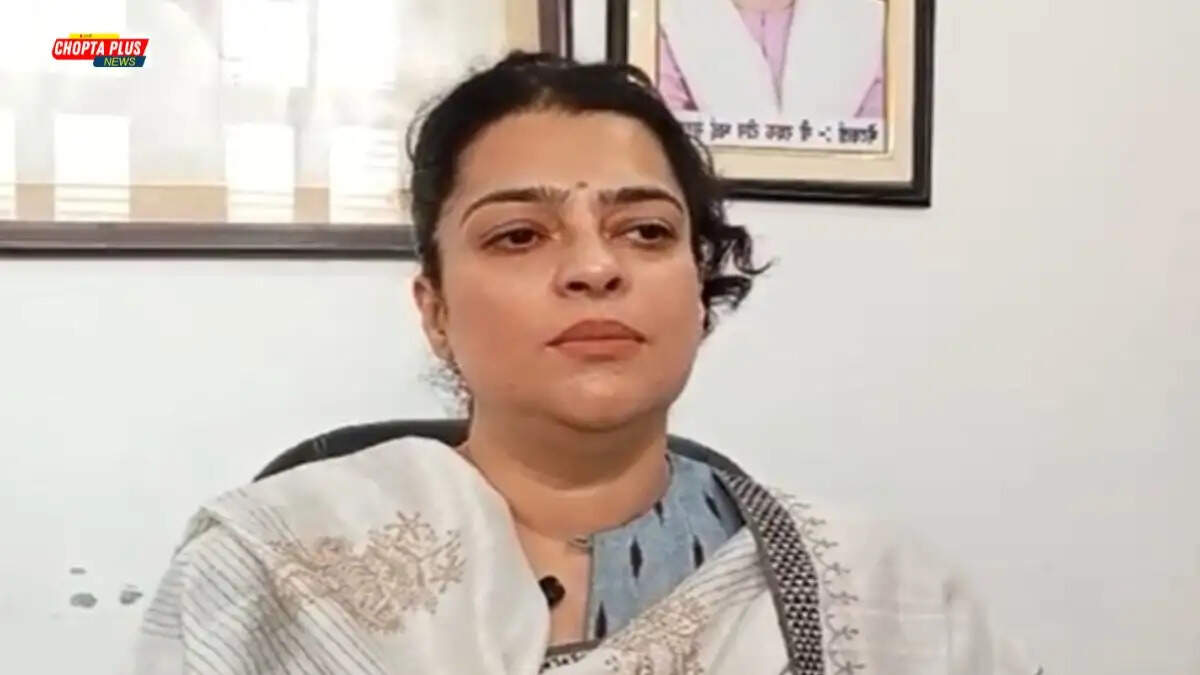 हरियाणा में महिला सुरक्षा और शक्ति सदन योजना को लेकर बैठक करती हुईं महिला एवं बाल विकास मंत्री श्रुति चौधरी।