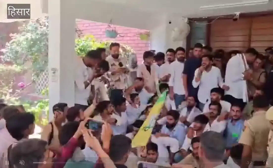 Digvijay Chautala GJU Hisar Protest