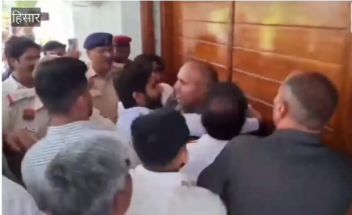 Digvijay Chautala GJU Hisar Protest